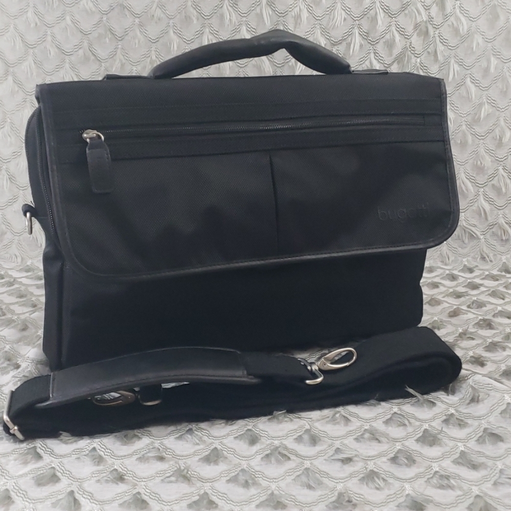 BUGATTI BLACK NYLON MESSENGER/LAPTOP BAG